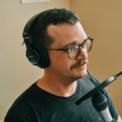 podcaster-template-host-img-2.jpg
